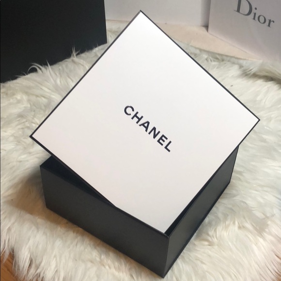 100% Auth CHANEL GIFT BOX w/ RIBBON - Picture 7 of 14